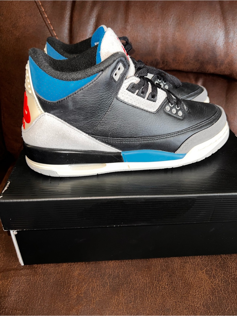 Jordan 3. PREOWNED w. Box.